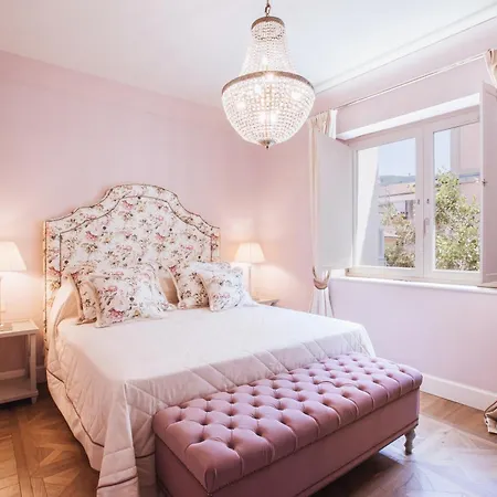 Domus Florum بيت ضيافة 4*