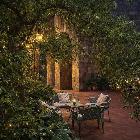 Domus Florum بيت ضيافة 4*